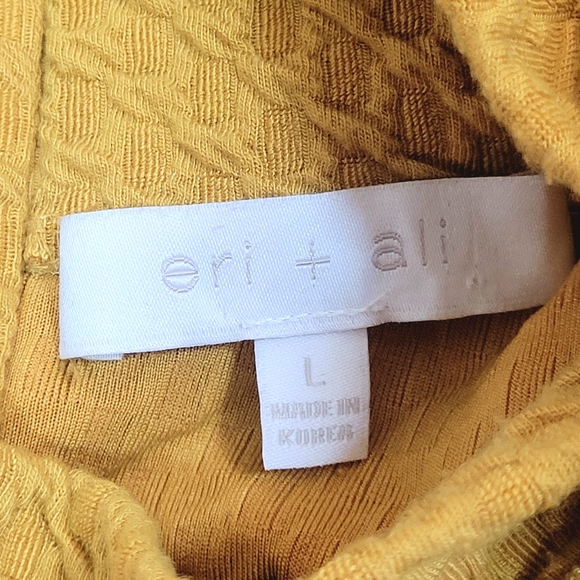 ERI + ALI Anthropologie Textured Mustard Yellow Sleeveless Mockneck Button Top L - Picture 7 of 9